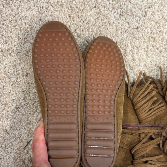 Minnetonka Women Leather 5-Layer Fringe Brown Moccasin Boots, Sz 7, NWOT - Picture 4 of 11